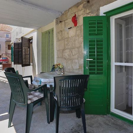 2 Bedroom Stunning Apartment In Kastel Kambelovac Kastela Dış mekan fotoğraf