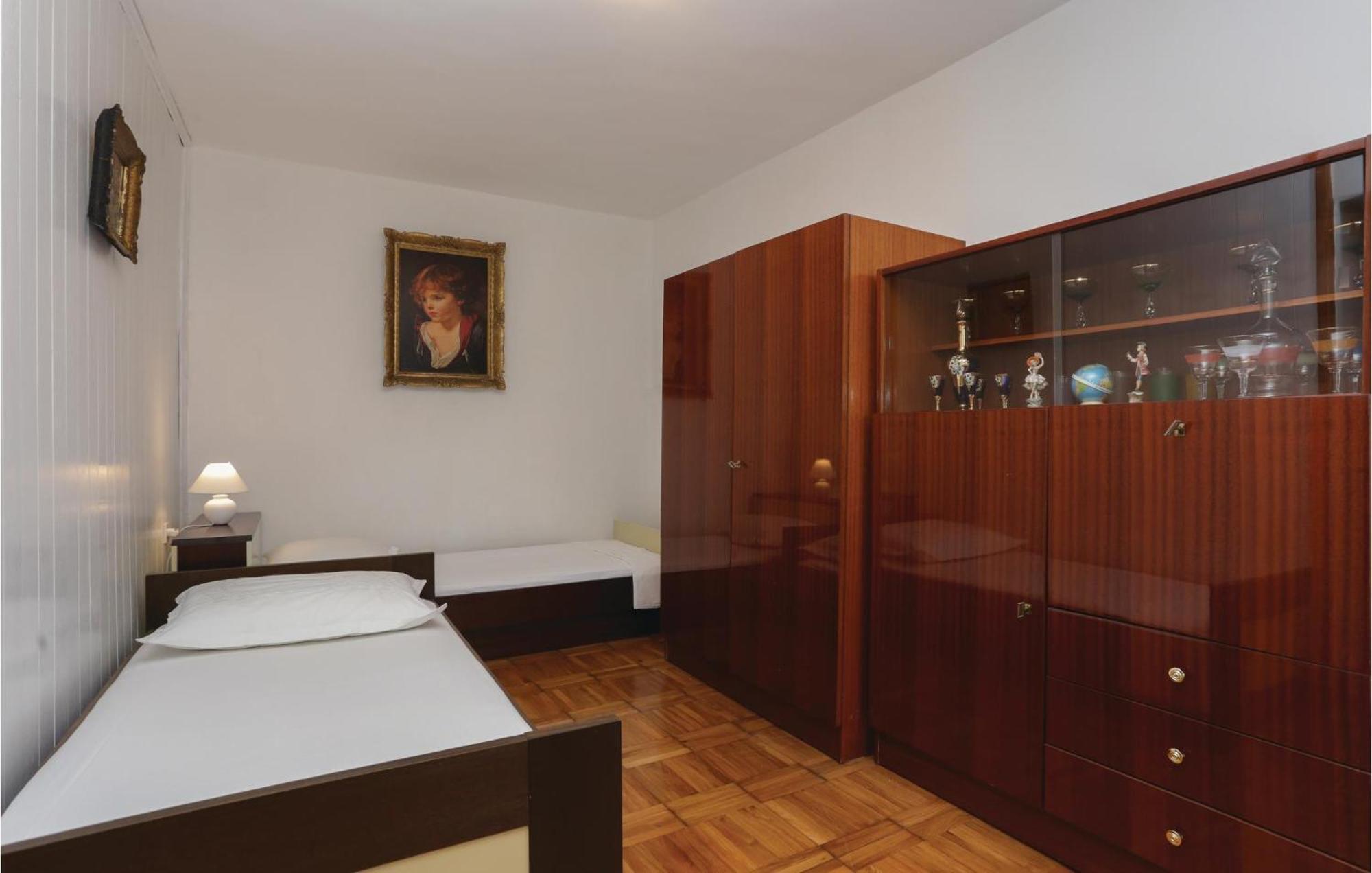 2 Bedroom Stunning Apartment In Kastel Kambelovac Kastela Dış mekan fotoğraf