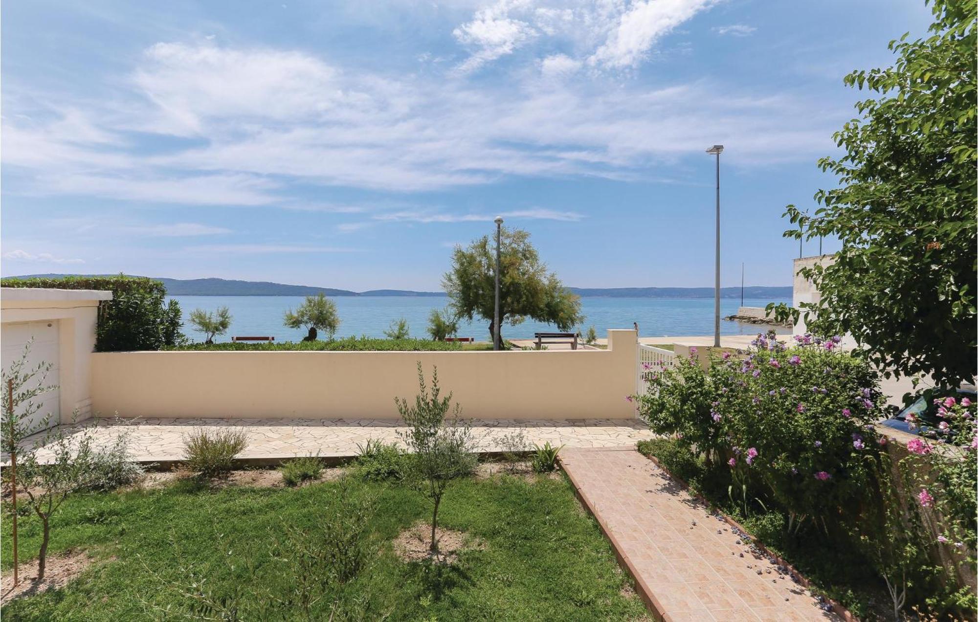 2 Bedroom Stunning Apartment In Kastel Kambelovac Kastela Dış mekan fotoğraf