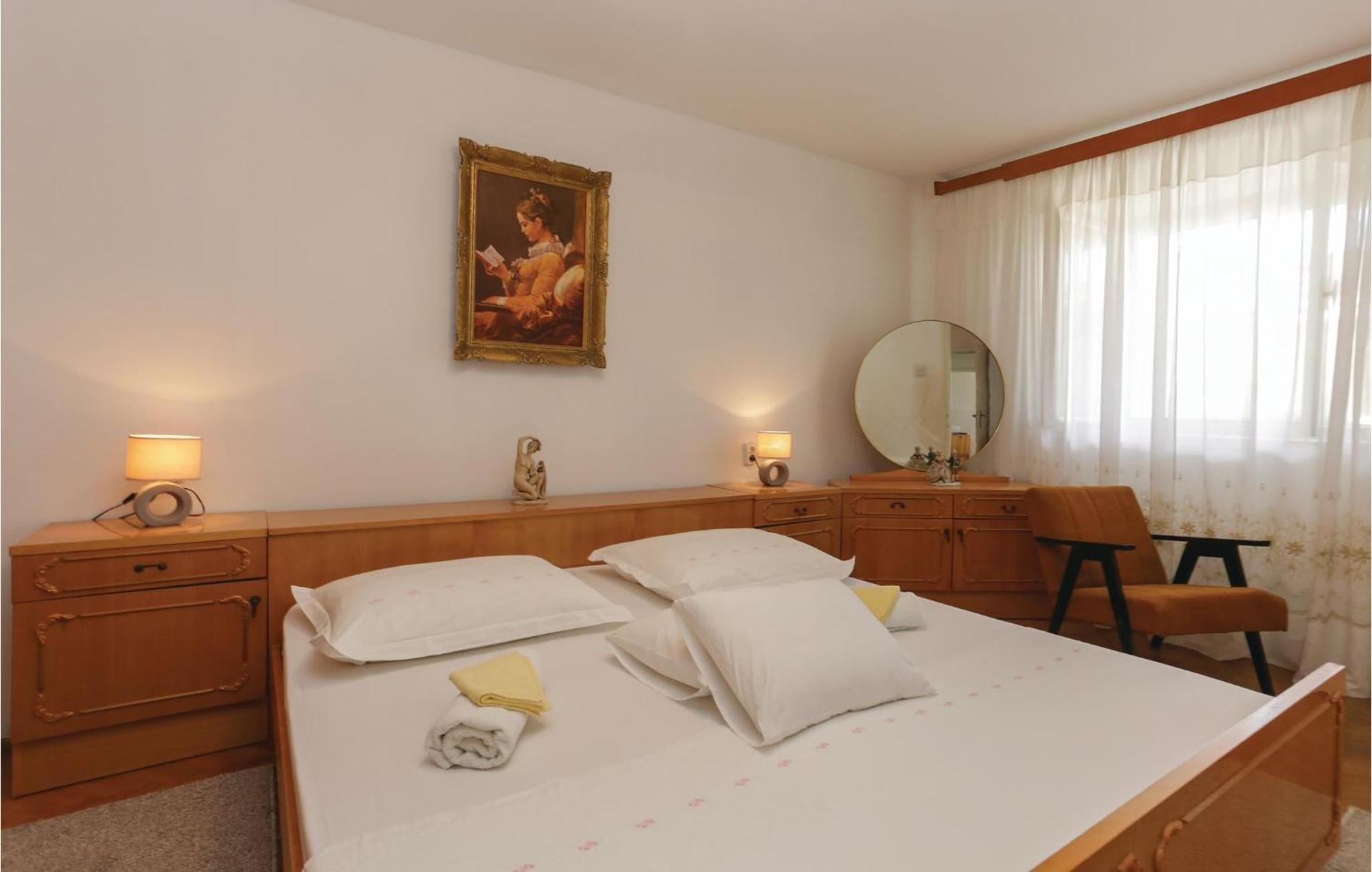2 Bedroom Stunning Apartment In Kastel Kambelovac Kastela Dış mekan fotoğraf