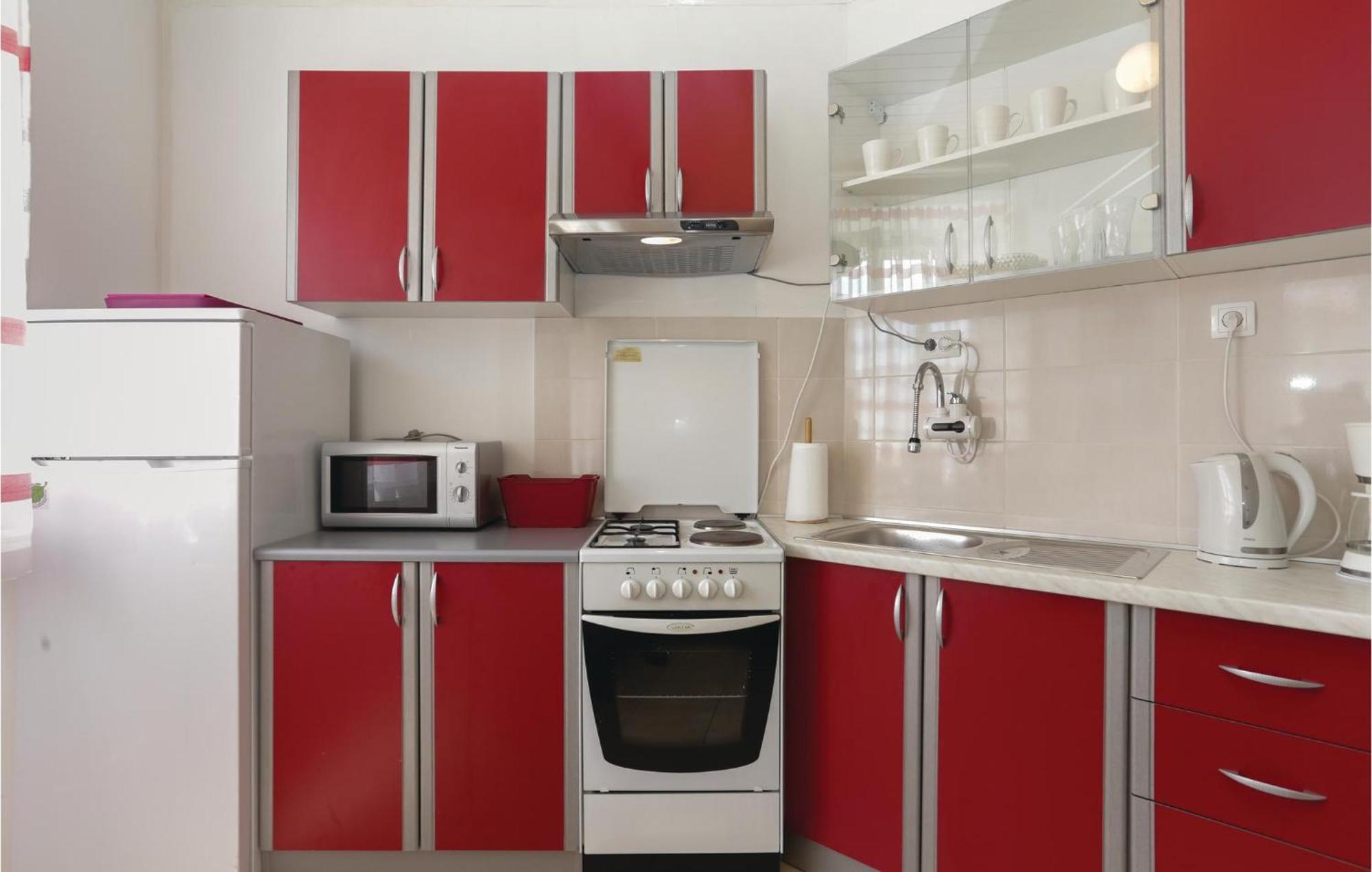 2 Bedroom Stunning Apartment In Kastel Kambelovac Kastela Dış mekan fotoğraf
