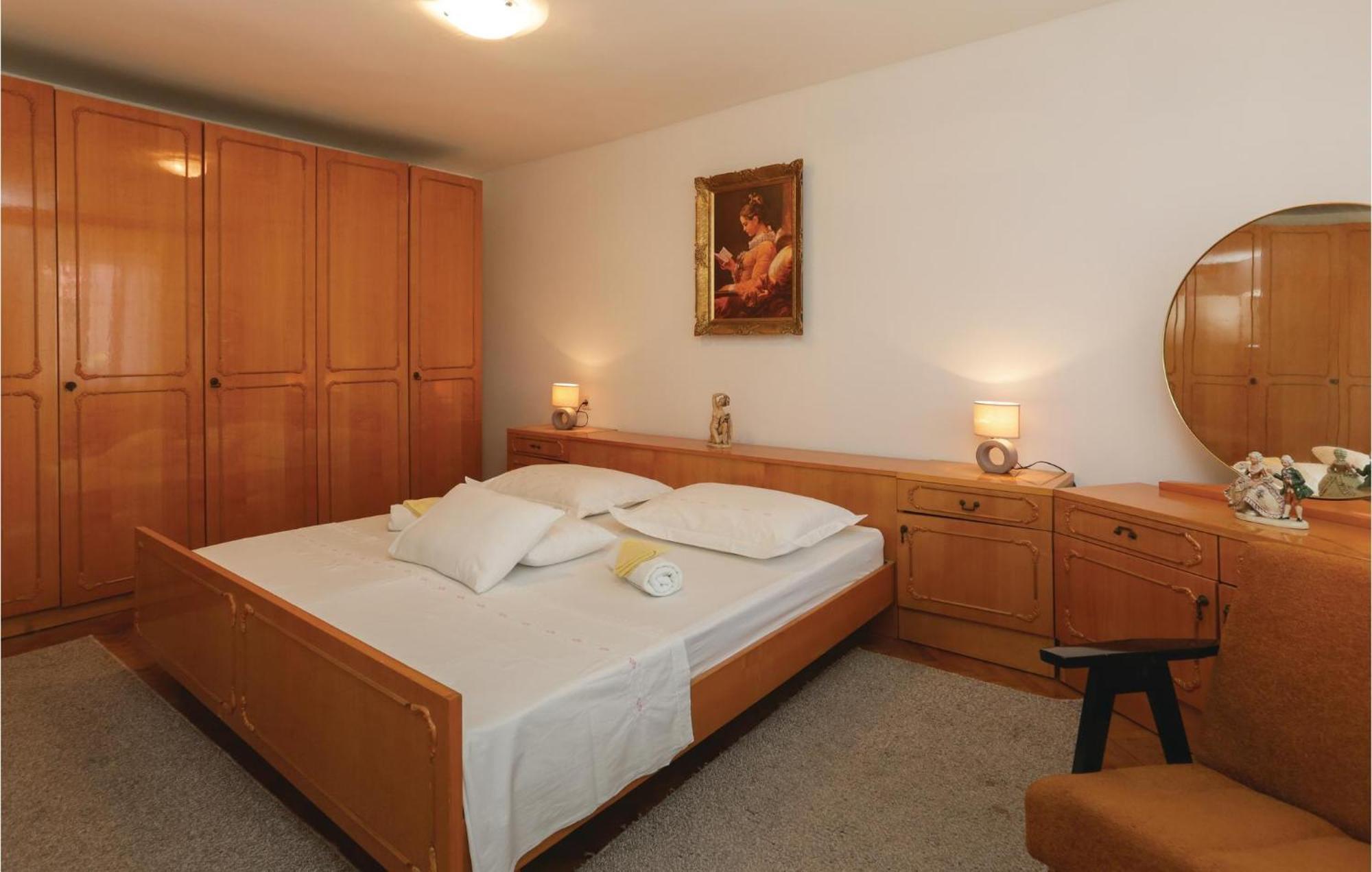 2 Bedroom Stunning Apartment In Kastel Kambelovac Kastela Dış mekan fotoğraf
