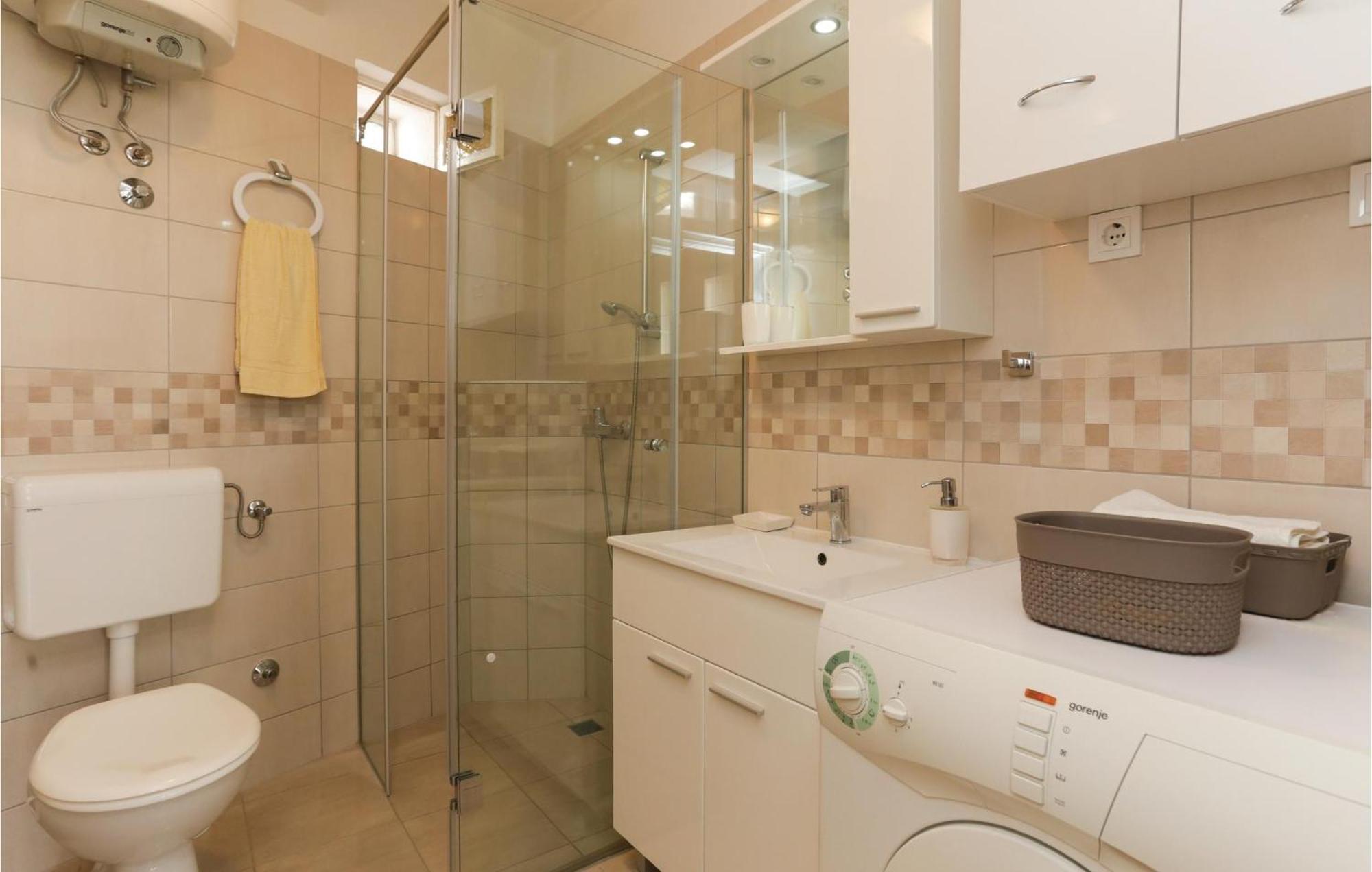 2 Bedroom Stunning Apartment In Kastel Kambelovac Kastela Dış mekan fotoğraf